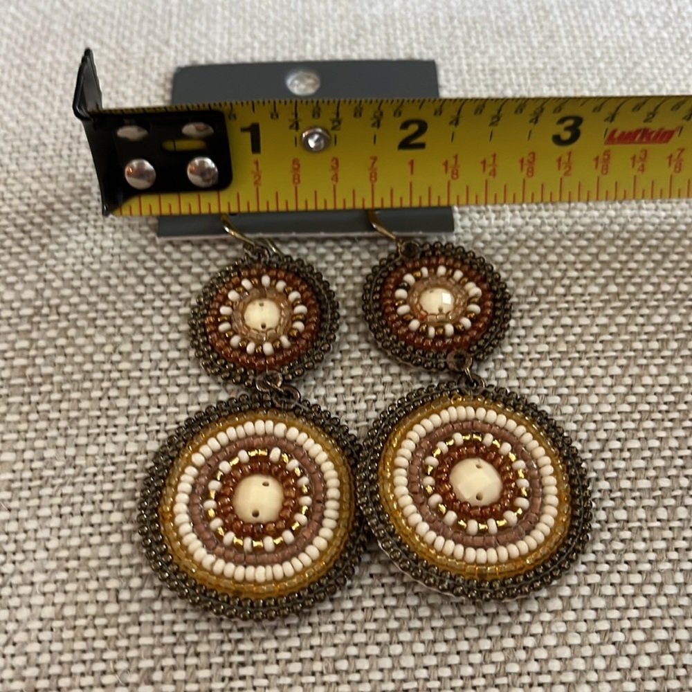 Cute light weight beaded earrings. - Picture 5 of 5